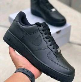 NIKE AIR FORCE ONE 